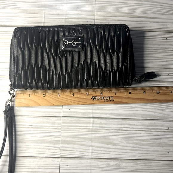 Jessica Simpson clutch - Picture 4 of 4